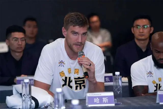 篮球封闭训练中的体能提升方案_1